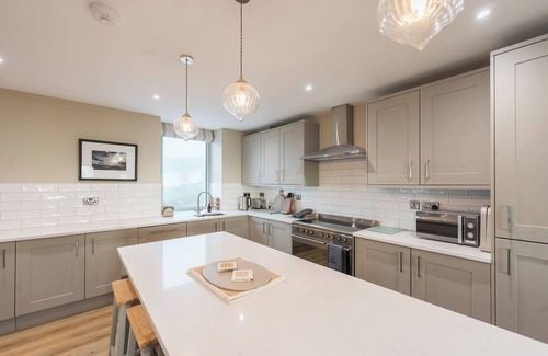 Cylch-Y-Garn House | Anglesey coastal retreat, 4 bedrooms, sleeping 8, modern amenities, ocean view, 5 mins from beach