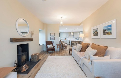Cylch-Y-Garn House | Anglesey coastal retreat, 4 bedrooms, sleeping 8, modern amenities, ocean view, 5 mins from beach