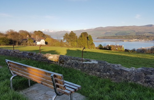 Menai Bridge Cottage | ANGLESEY WHITE HAVEN, pet friendly, with a garden in Menai Bridge