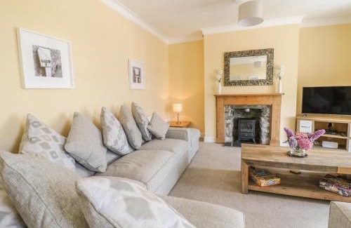 Llanbedr House | Angorfa