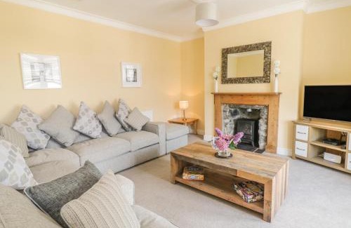 Llanbedr House | Angorfa