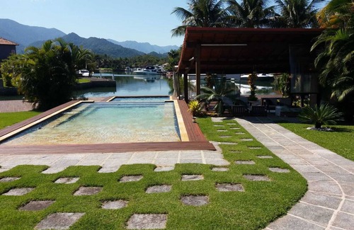 Bracui House | Angra dos Reis Mansion - 4,000 m2 of green area. 150 m of canal frontage. 100-foot boat