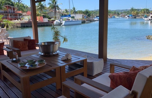 Bracui House | Angra dos Reis Mansion - 4,000 m2 of green area. 150 m of canal frontage. 100-foot boat