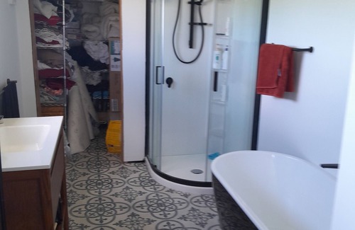 Auroa Bed & Breakfast | ANIMAL LOVERS' RURAL RETREAT - 2ND ROOM