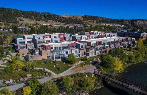 Durango Condo | ❤️ Animas River Haven! 1 Month Rentals