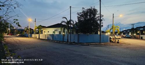Hutan Kampung House | Anis Homestay 5 bedrooms 5 bathrooms