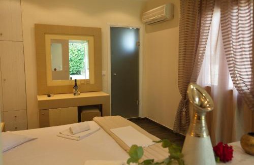 Perama Hotel | Anita