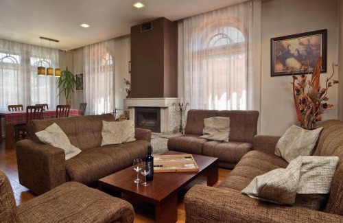 Perushtitsa House | Anita House