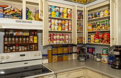 Townline Hill Bed & Breakfast | Anita's Bed & Breakfast -S-2- Private B&B Room In Sidoni Home