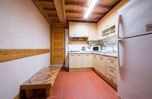 Tongyeong House | Anjeong Palace Tourist Hanok Pension