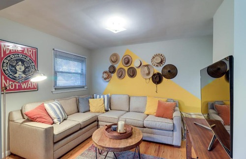 Ann Arbor House | Ann Arbor Home with Deck, 2 Mi to Michigan Stadium!