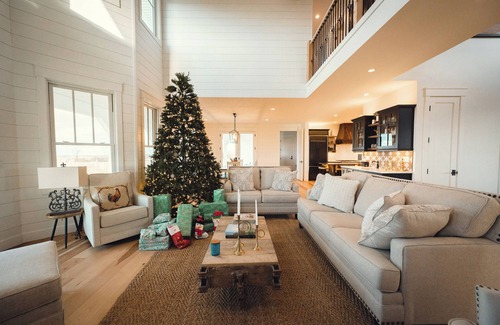 Williamsburg House | Ann Riley Farmhouse Yuba Vineyards