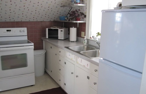South Haven Apartment | Ann's Carriage House.peaceful, lovely, clean, close to beaches and trails