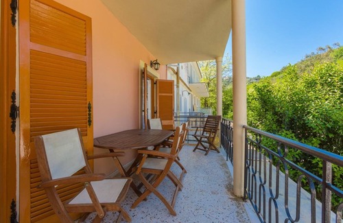 Agios Stefanos Apartment | Anna Apartment - Three Bedroom Apartment, Sleeps 6