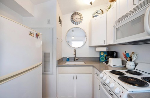 Anna Maria Apartment | Anna Maria Beach Cottage 110B Updated studio beach cottage, steps to the sand!