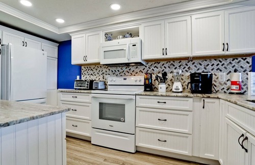 Bradenton Beach Condo | Anna Maria Island Club 31, Condo 2 Bedroom/2 Bath ocean view, maximum.
