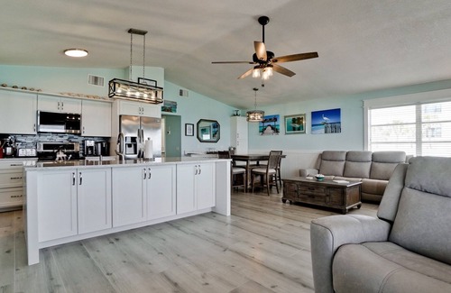 Anna Maria House | Anna Maria Island Rentals - Beach Front - "Angels Envy" -Rod & Reel Pier Retreat