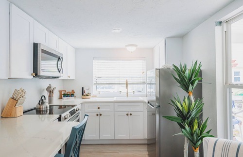 Anna Maria Apartment | Anna Maria Updated Studio moments from the sand w/Pool, Beach Gear & Bikes