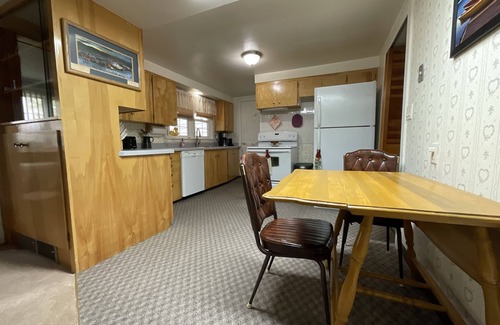 Santa Rita House | Anna’s Place Near Glacier