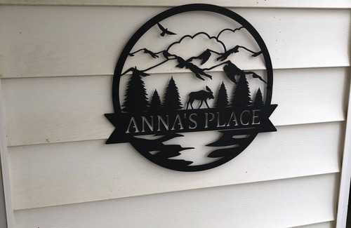 Santa Rita House | Anna’s Place Near Glacier