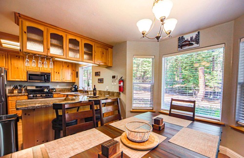 Kingswood Estates Cabin | Anna's Tahoe Vista Getaway Family Cabin