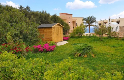 Megala Chorafia Villa | Anna's Unique Stone House with Jacuzzi and Garden