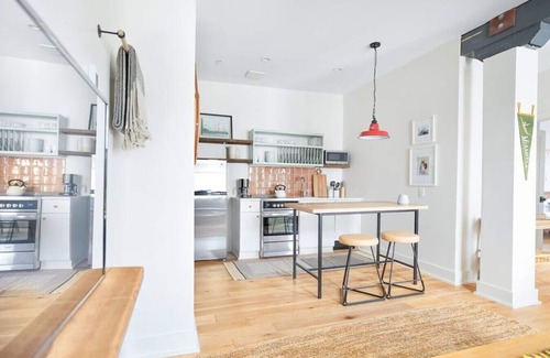 Yamacraw Village Condo | Annabelle 3D - 2BR, Full Kitchen near City Market