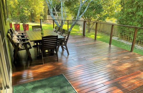 Elizabeth Beach House | Annabelles Beach House: A/C Wifi Disney+ Indoor-Outdoor Living @ Lake and Ocean