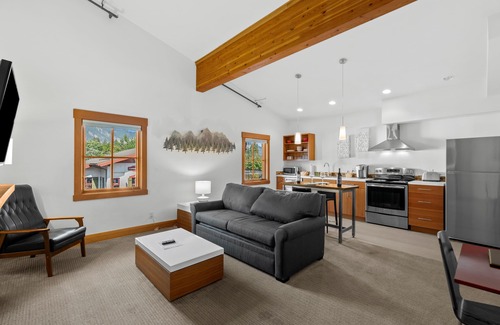 Leavenworth Condo | Annapurna-Perfect Condo *Walk to Village*Fireplace*Festhalle Section
