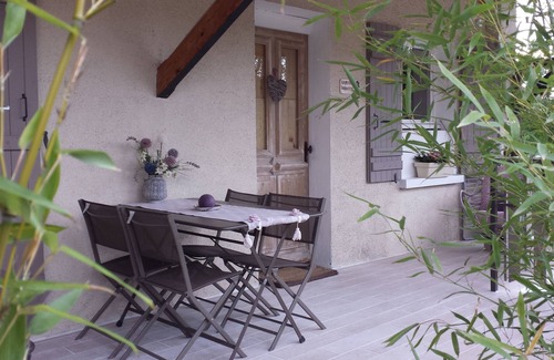 Annecy-le-Vieux House | Annecy le vieux, ideally located, comfortable 2-room apartment, terrace and garden.