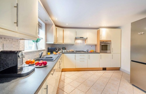 Abersoch House | Annedd Lon: 4 Bed house with sea views and a short walk to the beach and village