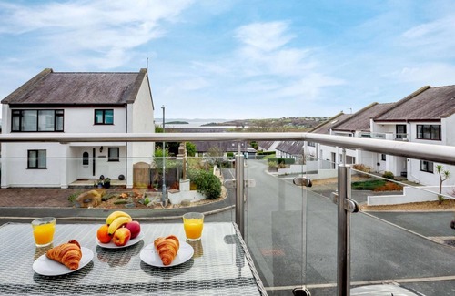 Abersoch House | Annedd Lon: 4 Bed house with sea views and a short walk to the beach and village