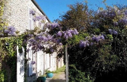 Fontenay-sur-Mer Cottage | Annex Cottage by Sea