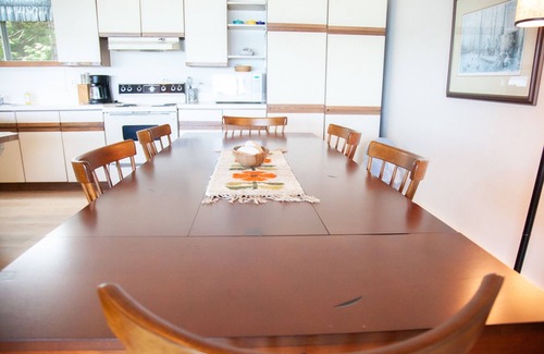 Glen Arbor House | Annex Pet Friendly Waterfront Cottage within walking distance to Glen Arbor!