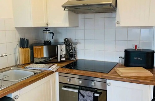 Hensol Condo | Annexe 2 bed Hensol Free Parking nr M4 Cardiff