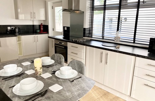 Johnston Apartment | Annexe@No8 - self contained property with parking in Pembrokeshire