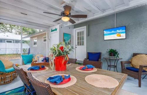 Arlington Park House | Annie's Escape - 5 mins to Downtown - HotTub