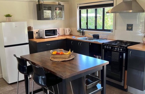 Penshurst Bed & Breakfast | Annie's on Ti Tree- Country Bush Private, Unique Hideaway