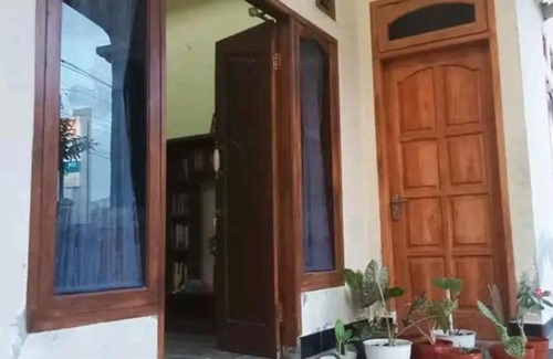 Gerung House | Annisa suraya home stay