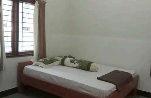 Gerung House | Annisa suraya home stay