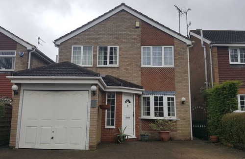 Luton House | Announcing 3 bed, Lodge near Luton Airport