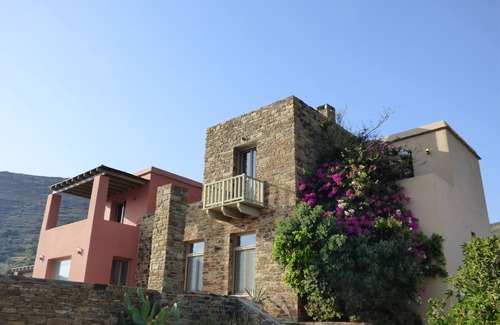 Ydrousa Villa | Ano Gavrio: character house