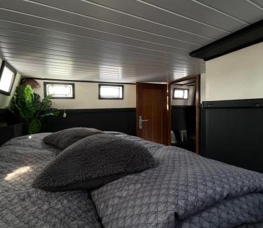 Cuxhaven Boat Rental | Anora