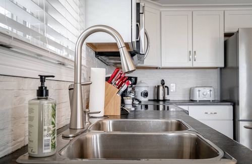 Leamington Cottage | Another Sunset by the Bay: Waterfront - 2-Bedroom