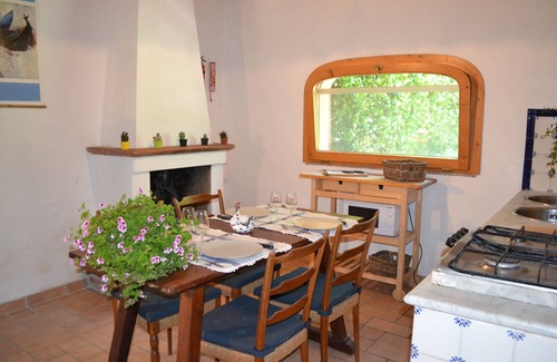 Cantagrillo House | Antica Casa Colonica con Piscina nel Giardino Della Villa Settecentesca De Rossi