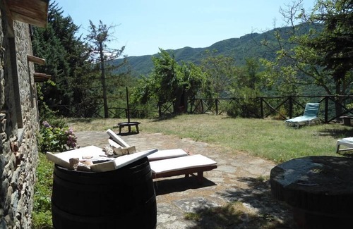 Londa House | Antica casa in pietra circondata da ulivi a SanLeolino Londa 35 km da Firenze
