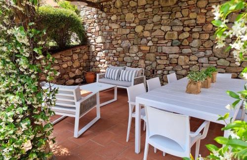 Monte San Quirico Villa | Antica limonaia ristrutturata vicino al centro