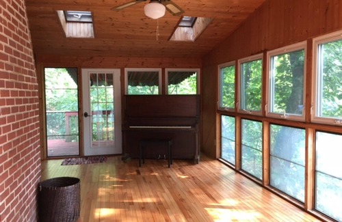 Keedysville Cabin | Antietam Creek - Quiet 2 Bedroom Cabin