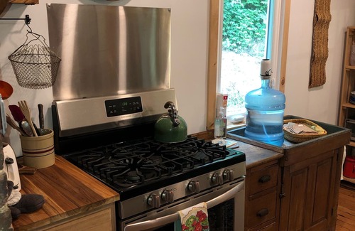 Zullinger Cabin | Antietam Toll House~ an historic waterfront cabin with fully fenced yard.