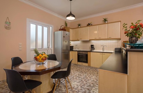 Kalpaki Apartment | Antigoni's Family House!